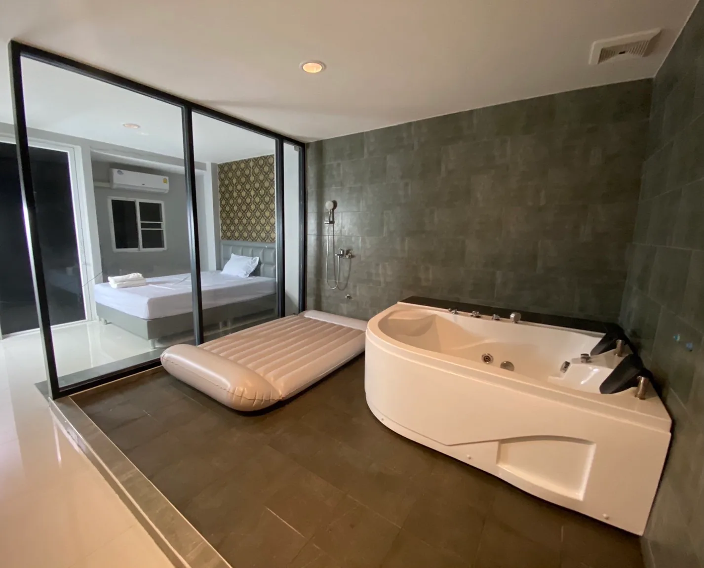 Ola Ola Massage - Japanese Style Erotic Massage in Bangkok