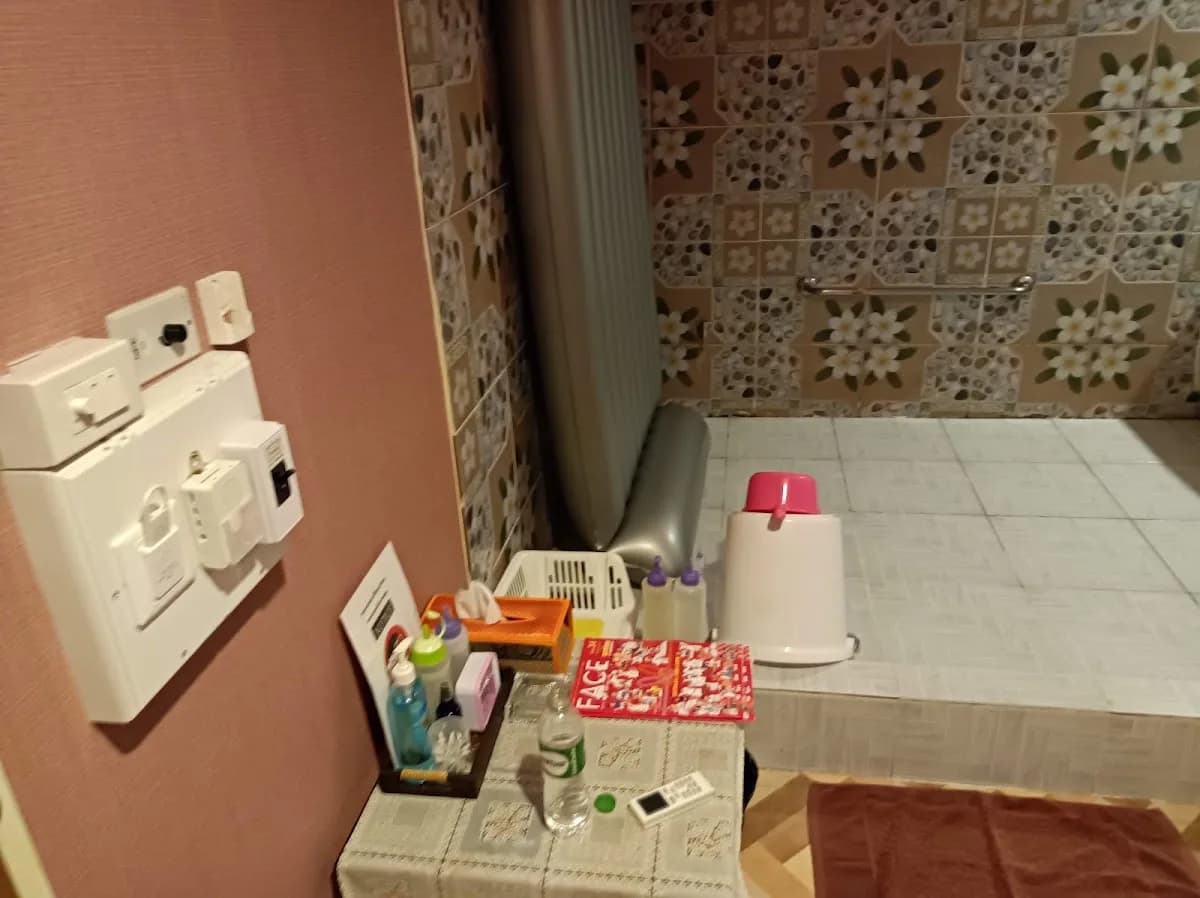 Rakuen Massage photo 3