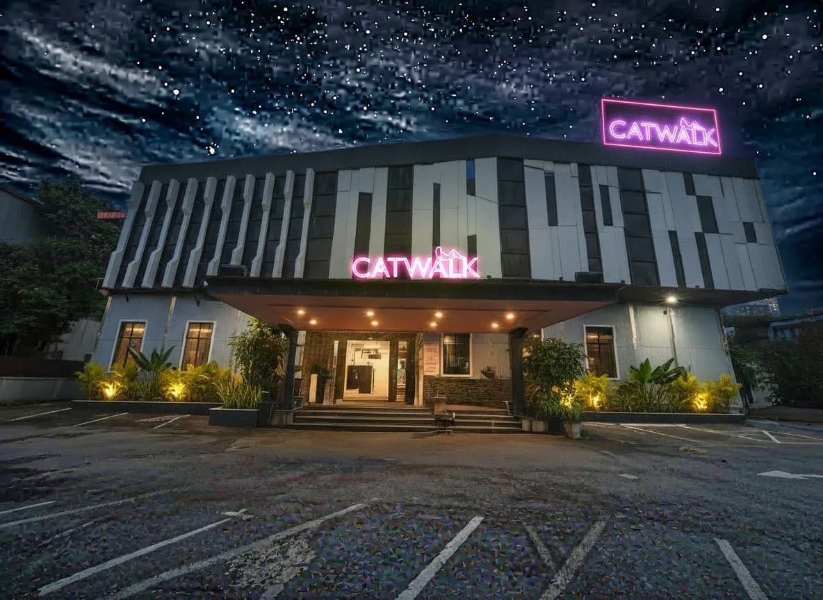 The Office Massage Club & Hotel photo 2